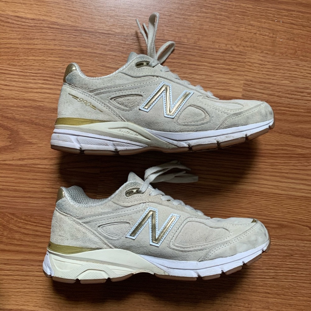 New Balance 990 v4 in Angora